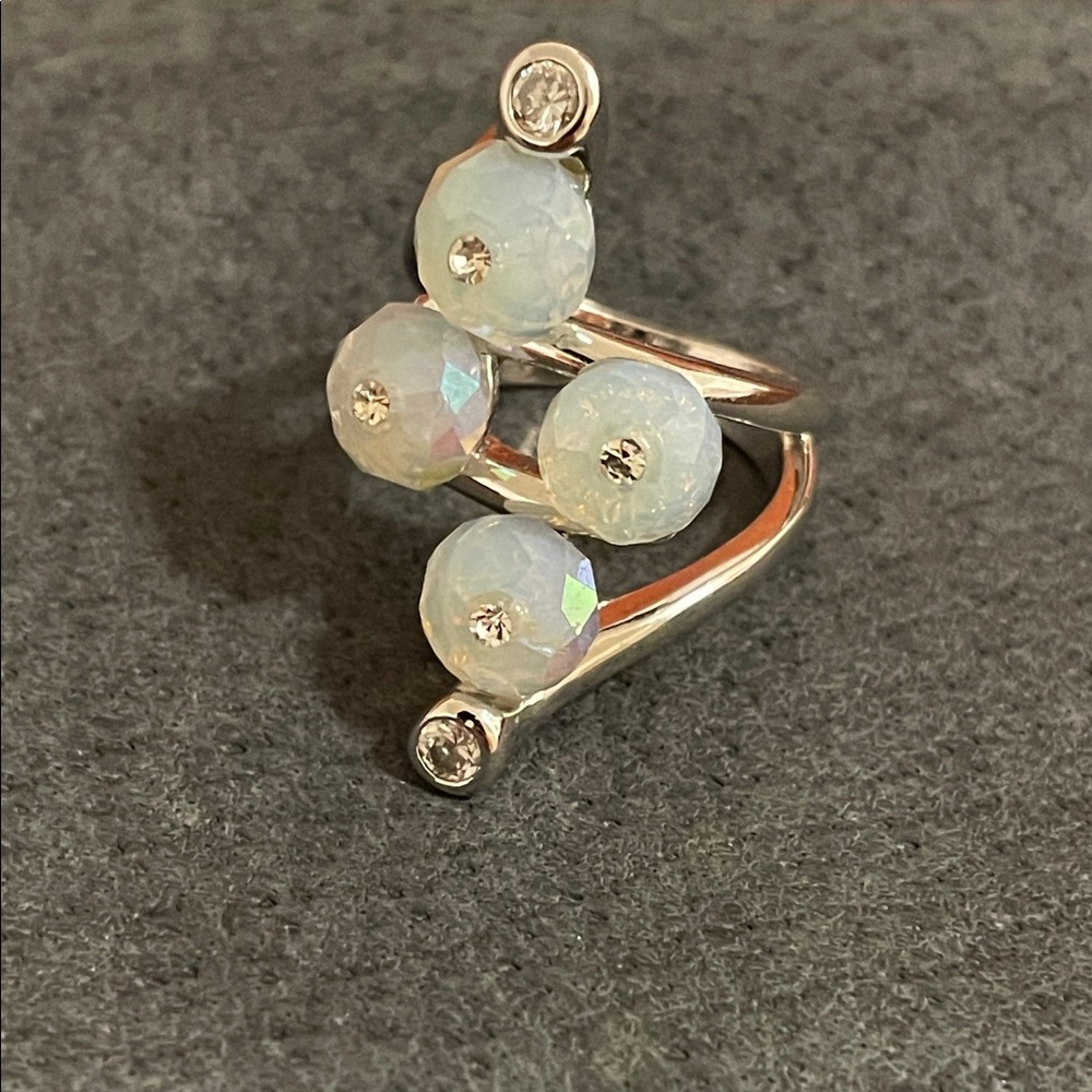 Women’s Ring - Picture 2 of 4